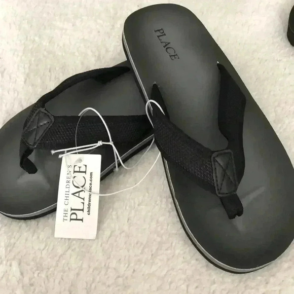 🆕Children’s Place Boy Sandel’s Black 3-4🆕 - Picture 1 of 5